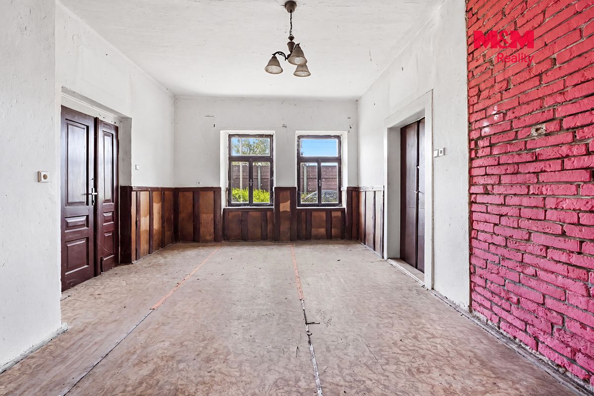 Prodej rodinného domu 290 m², pozemek 676 m² – fotografie 3