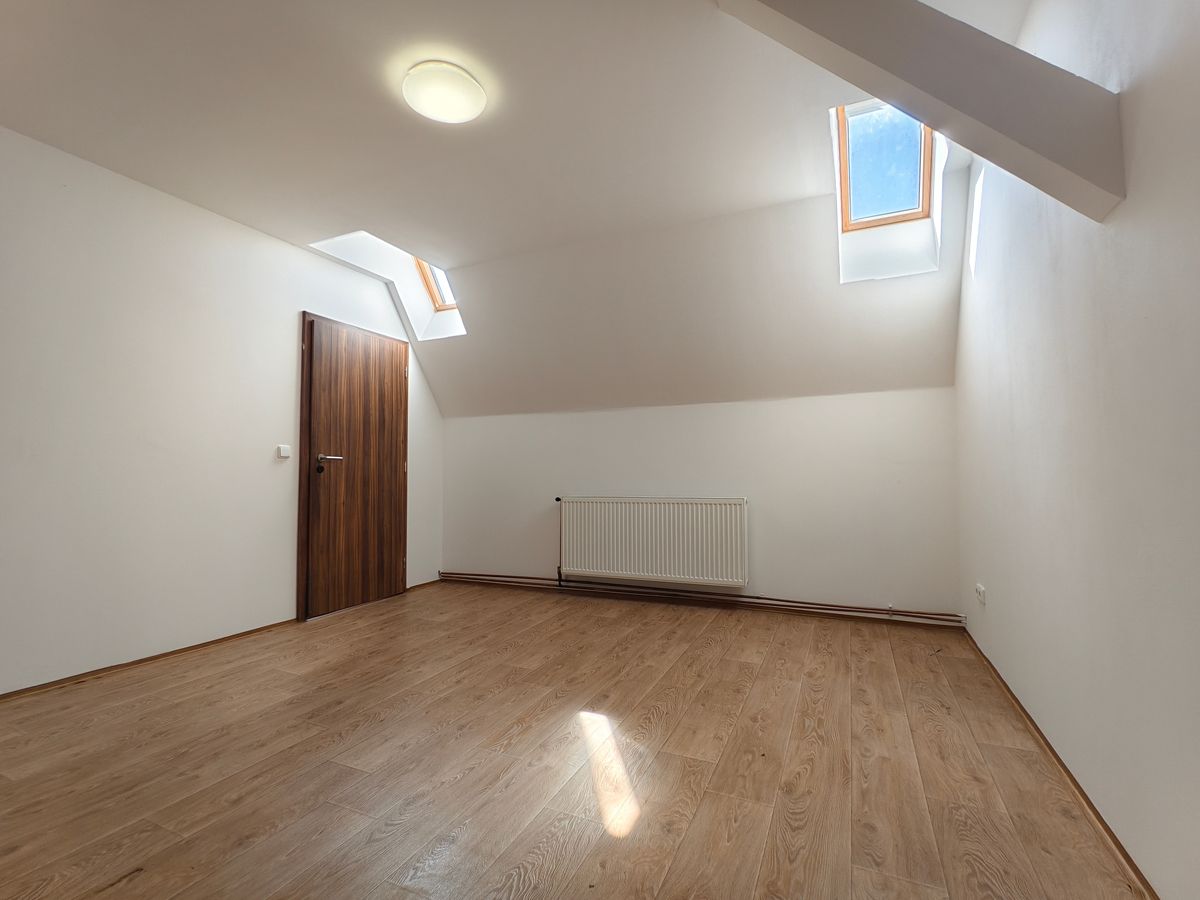 Pronájem bytu 4+1 120 m² – fotografie 3
