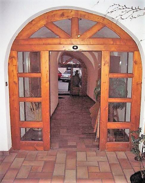 Prodej rodinného domu 396 m², pozemek 220 m² – fotografie 2