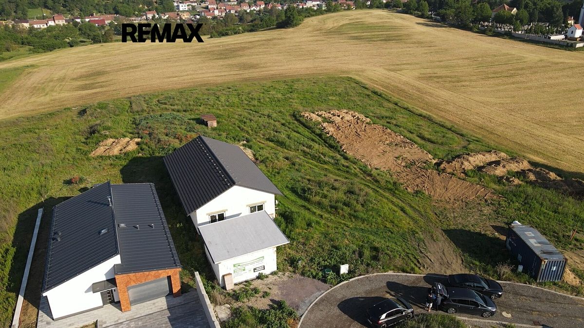 Prodej stavebního pozemku 1006 m² – fotografie 2