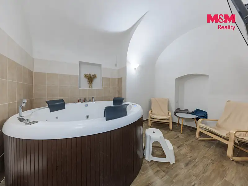 Prodej rodinného domu 327 m², pozemek 220 m², Hroznětín – náhled fotky 3