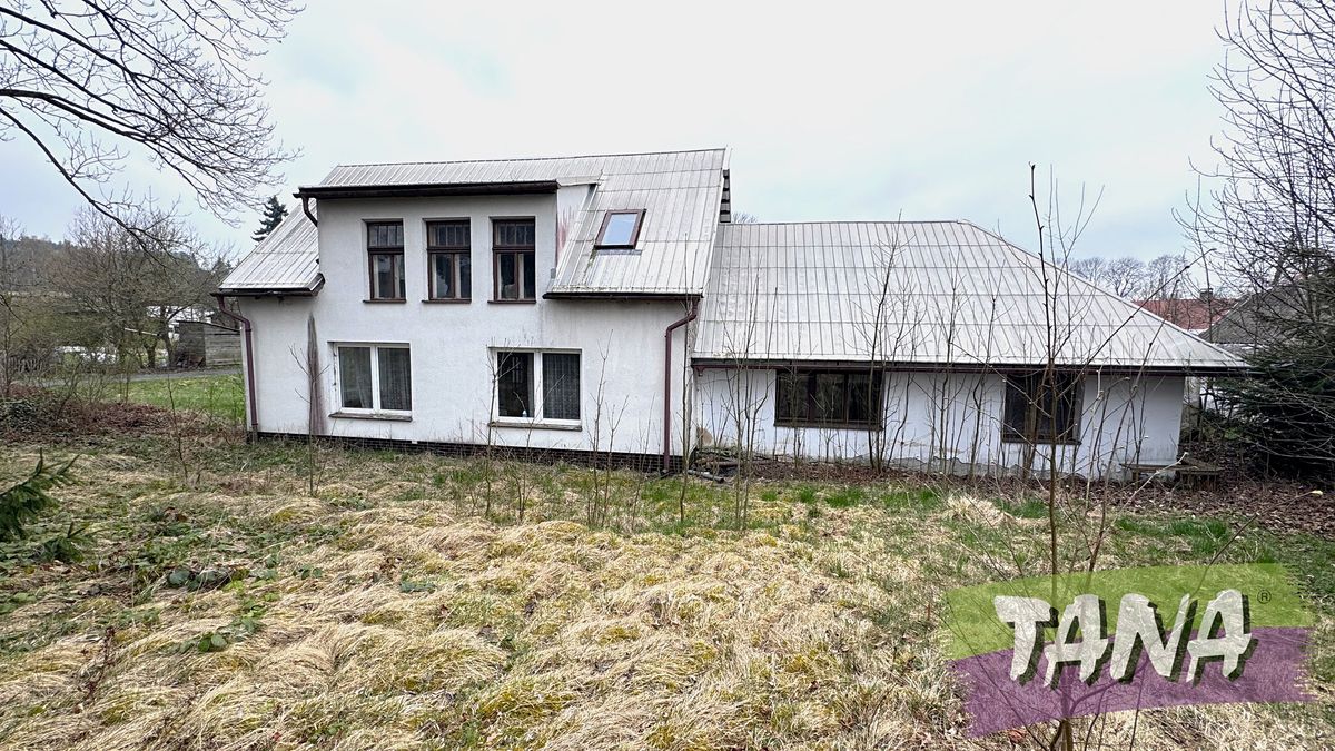 Prodej rodinného domu 250 m², pozemek 580 m² – fotografie 2