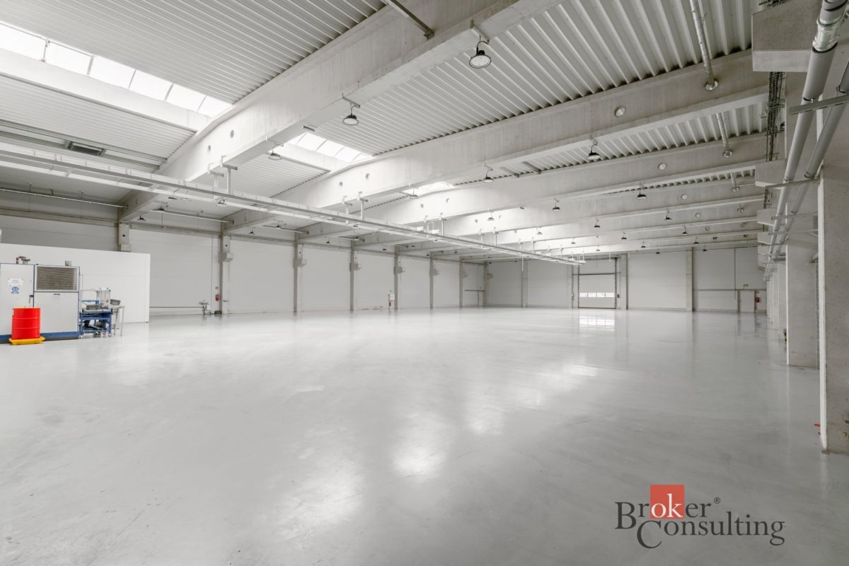 Pronájem výrobní haly, prostoru 2850 m² – fotografie 3