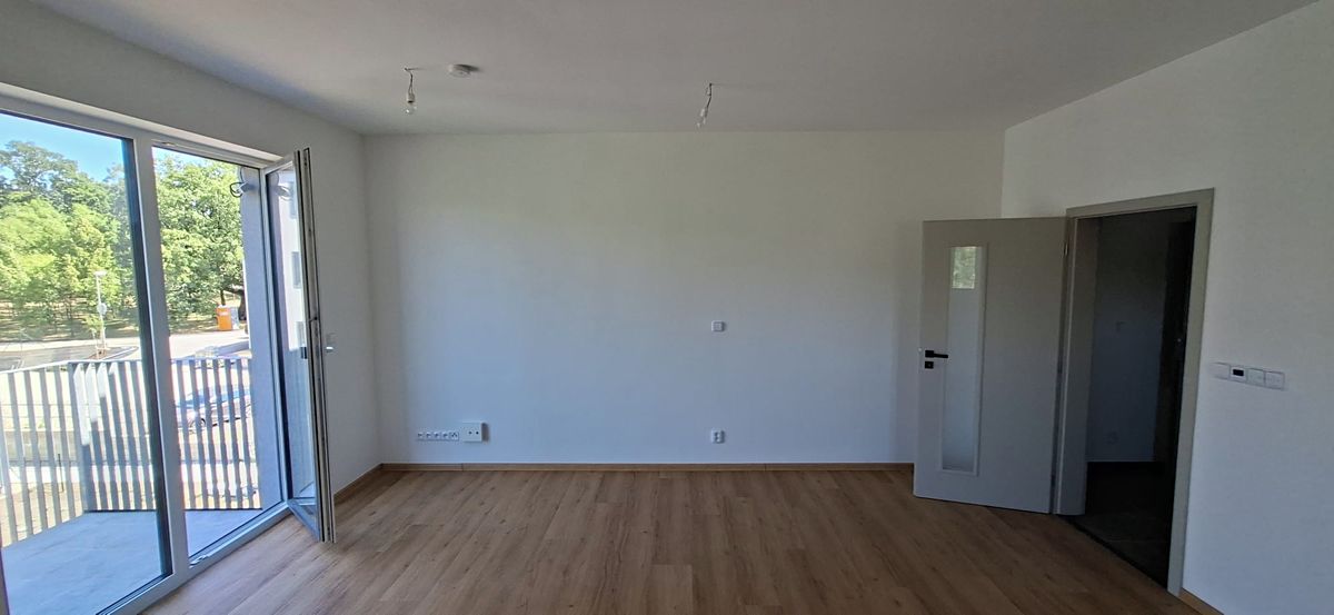 Pronájem bytu 1+kk 37 m² – fotografie 2