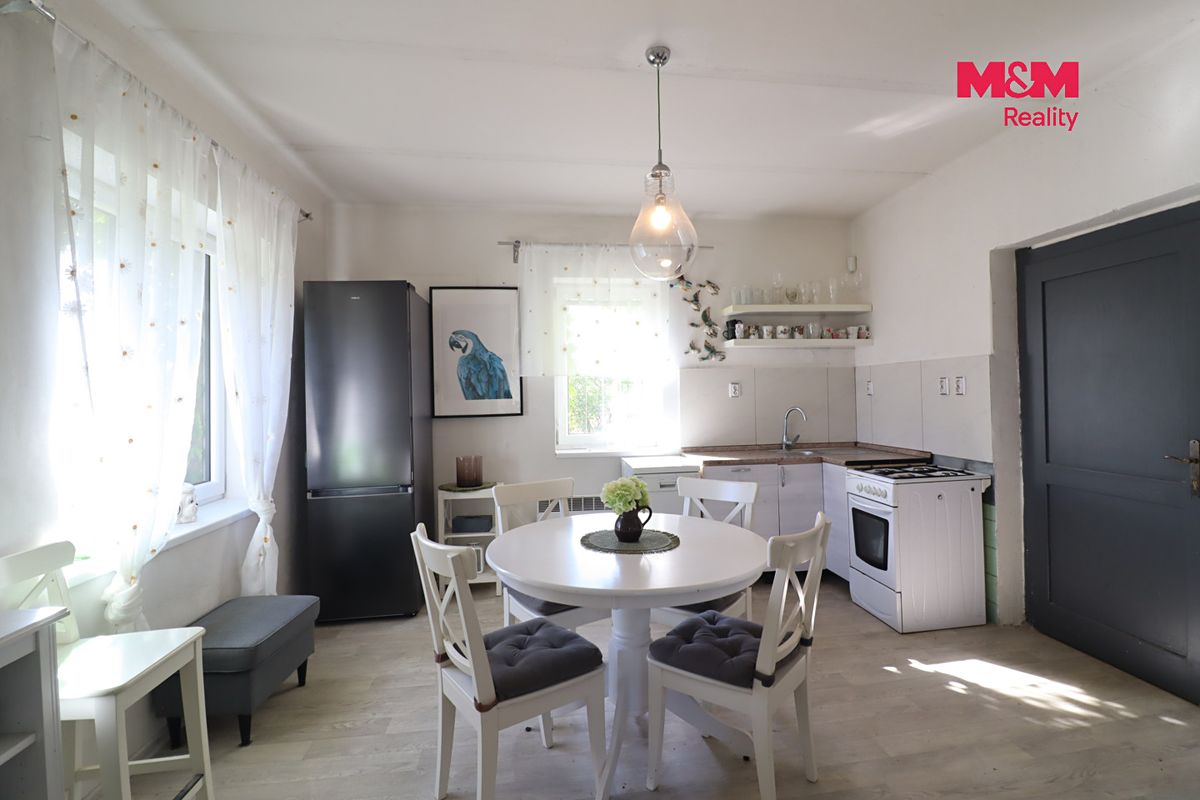 Prodej rodinného domu 180 m², pozemek 2074 m² – fotografie 2