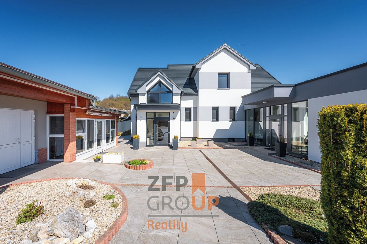 Prodej rodinného domu 450 m², pozemek 4129 m² – fotografie 4