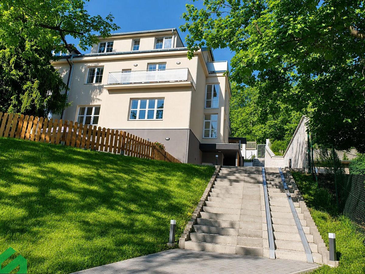 Pronájem bytu 4+kk 104 m²