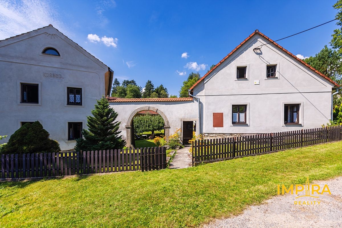 Prodej vícegeneračního domu 300 m², pozemek 2937 m² – fotografie 2
