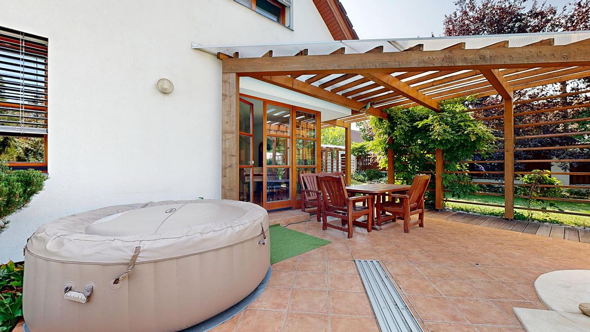 Prodej rodinného domu 220 m², pozemek 810 m² – fotografie 3