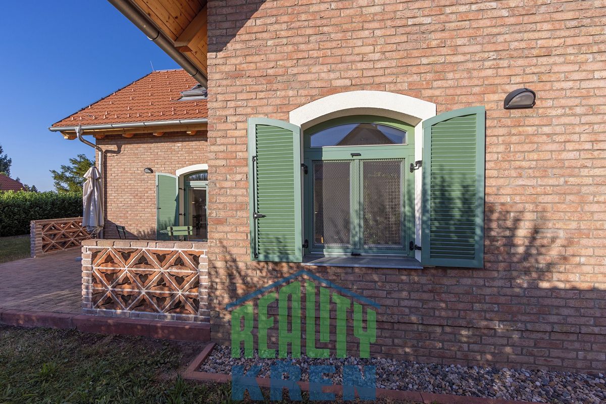 Prodej rodinného domu 212 m², pozemek 383 m² – fotografie 3