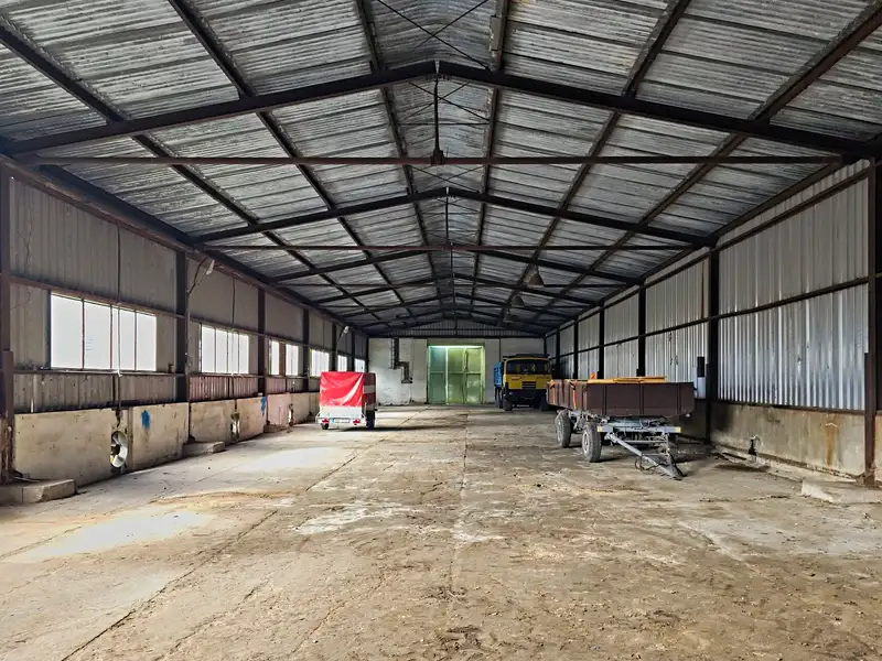 Pronájem skladového prostoru 635 m², Lično – náhled fotky 1
