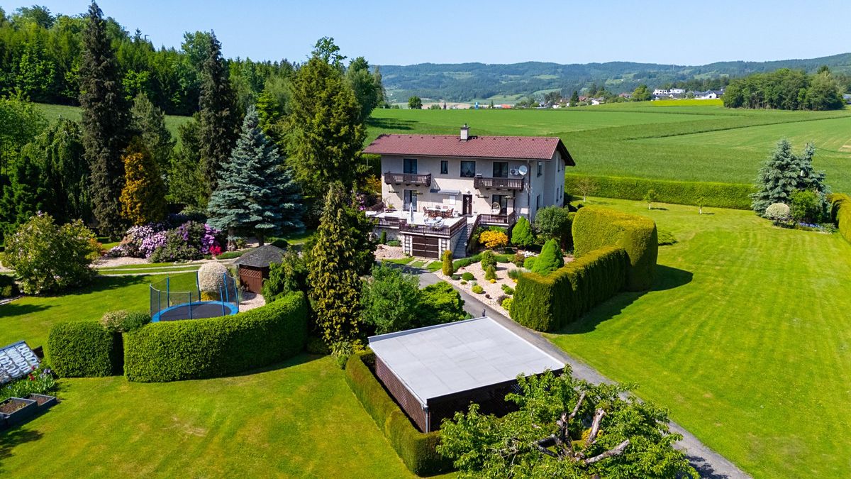 Prodej rodinného domu 253 m², pozemek 5652 m²