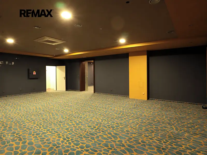 Pronájem obchodního prostoru 218 m², Kopřivnice – náhled fotky 1