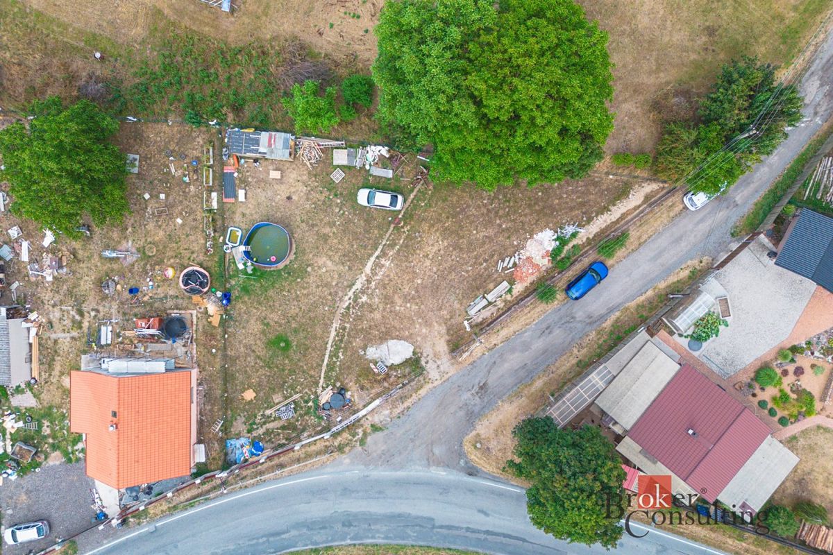 Prodej stavebního pozemku 906 m² – fotografie 2