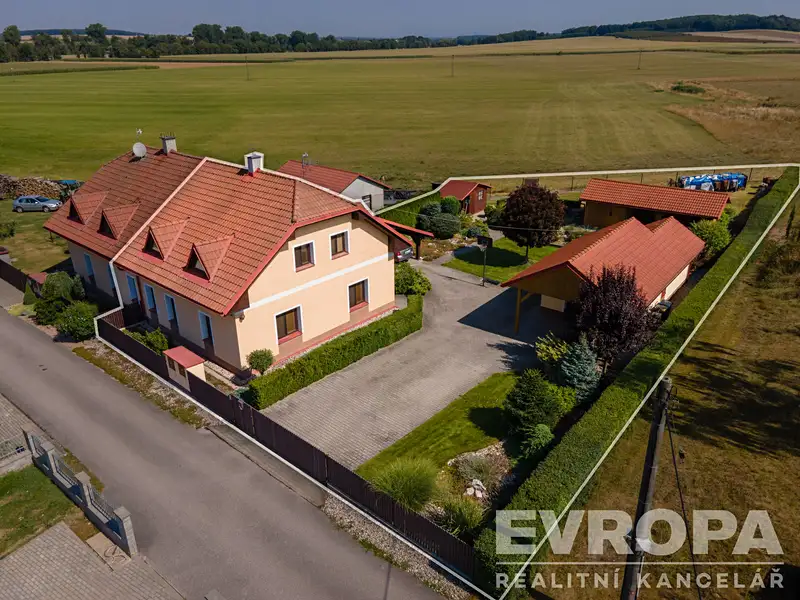 Prodej rodinného domu 155 m², pozemek 1058 m², Roudnice – náhled fotky 1