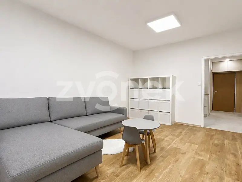 Pronájem bytu 2+1 48 m², Zlín – náhled fotky 2