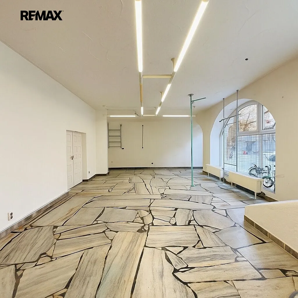 Pronájem obchodního prostoru 55 m²