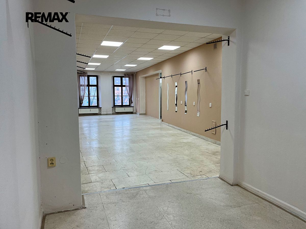 Pronájem obchodního prostoru 57 m² – fotografie 2