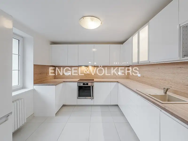 Pronájem rodinného domu 350 m², pozemek 761 m², Průhonice – náhled fotky 2
