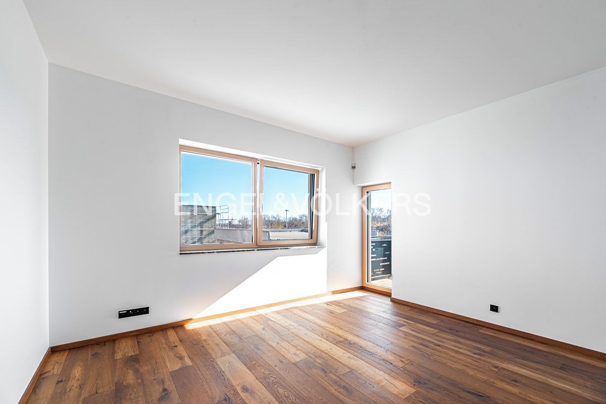 Pronájem rodinného domu 195 m², pozemek 605 m² – fotografie 5