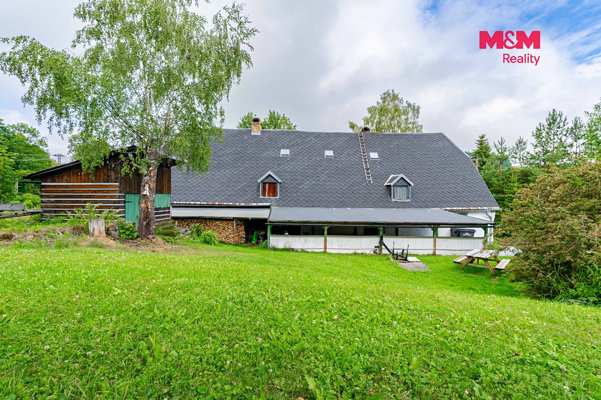 Prodej rodinného domu 274 m², pozemek 2024 m² – fotografie 3