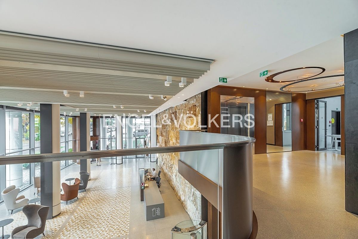 Pronájem kanceláře 208 m² – fotografie 2