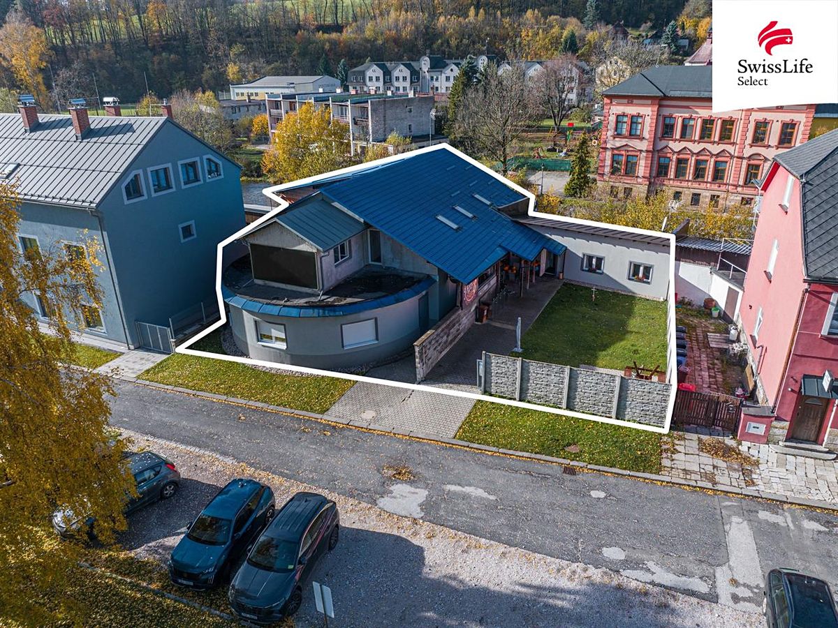 Prodej rodinného domu 703 m², pozemek 800 m² – fotografie 2