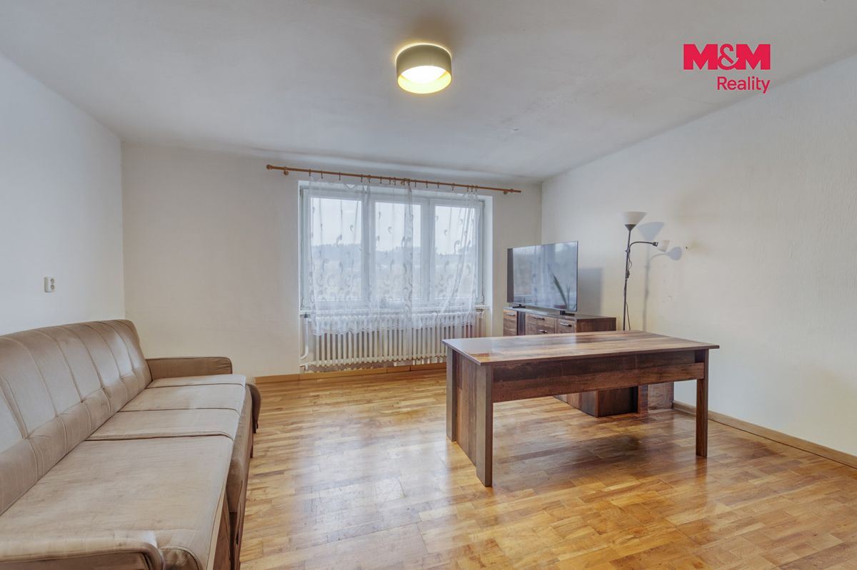 Prodej rodinného domu 252 m², pozemek 166 m² – fotografie 2