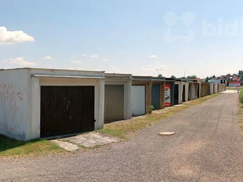 Pronájem garáže 20 m², Mělník – náhled fotky 1