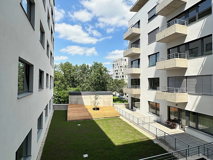 Pronájem nemovitosti, 13 m² (8 z 12)