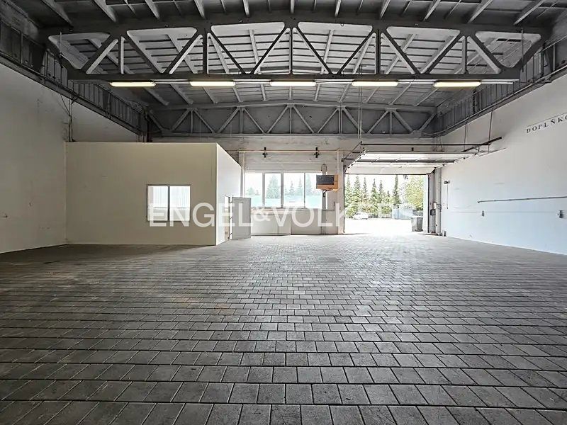 Pronájem skladového prostoru 1463 m² – fotografie 2