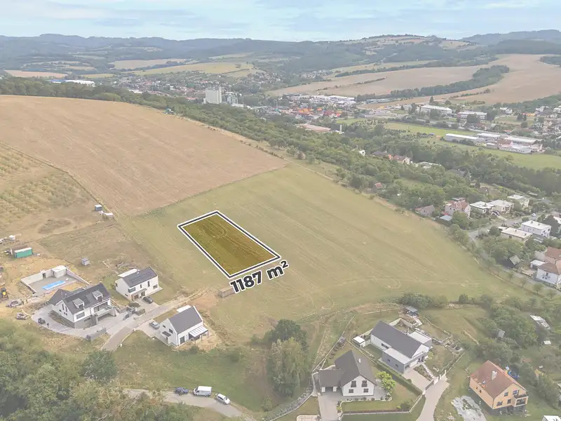 Prodej stavebního pozemku 1187 m², Zlín – náhled fotky 1