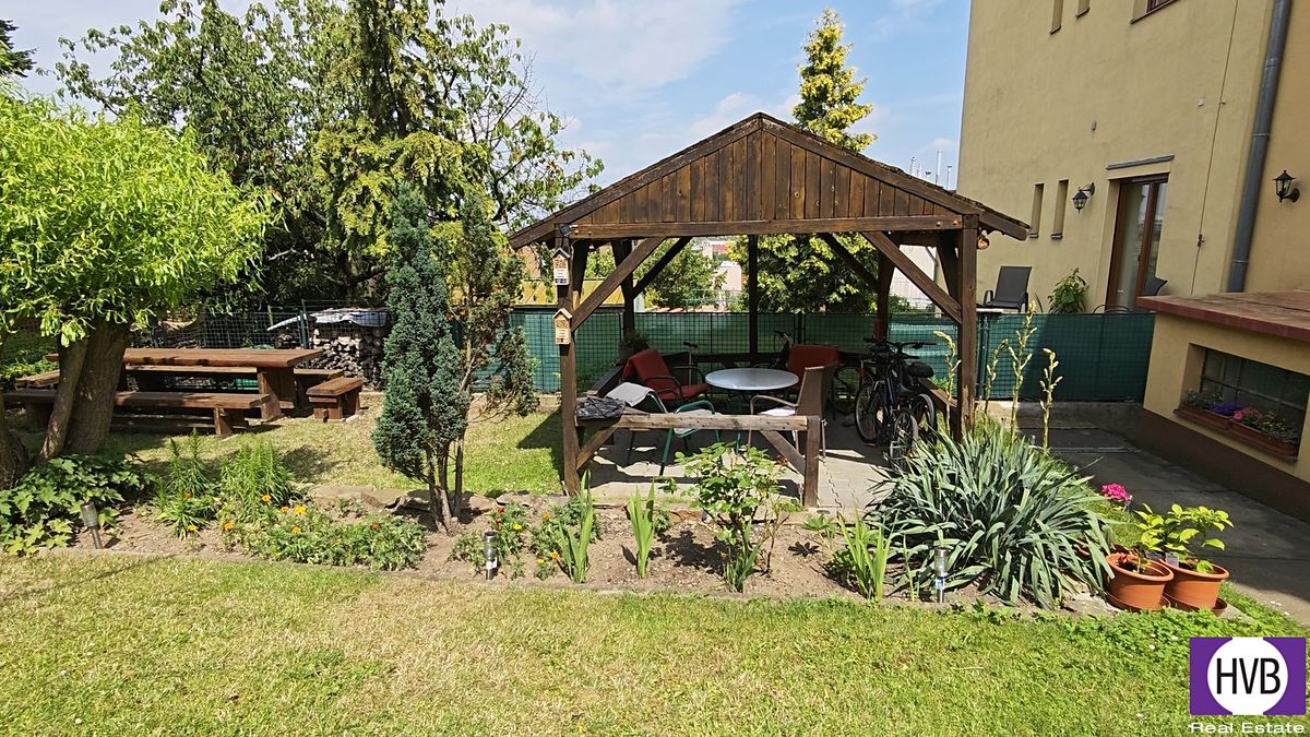 Prodej rodinného domu 255 m², pozemek 384 m² – fotografie 4