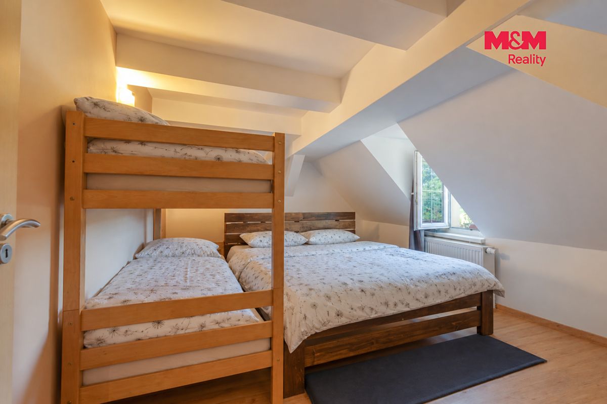 Prodej rodinného domu 315 m², pozemek 252 m² – fotografie 4