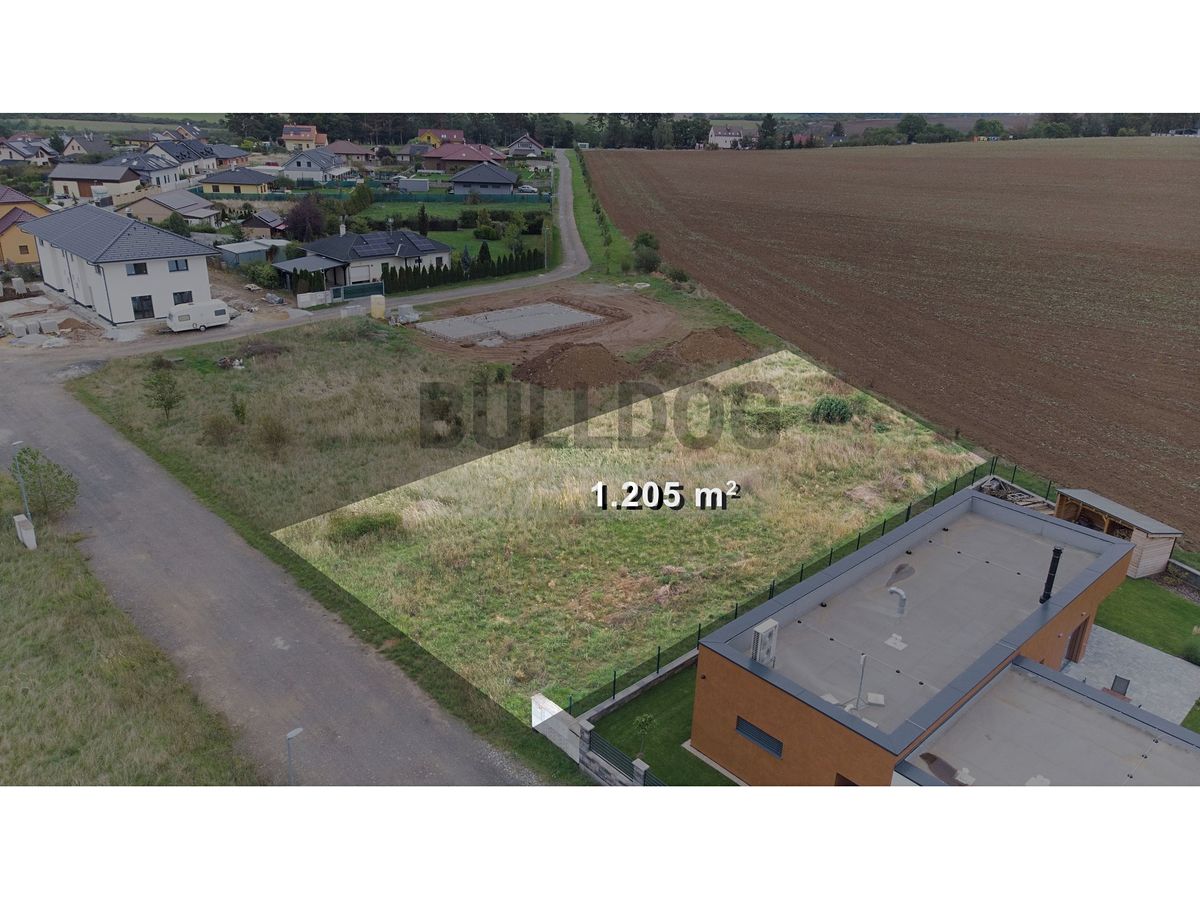 Prodej stavebního pozemku 1205 m², Bavoryně – fotka 1 z 3