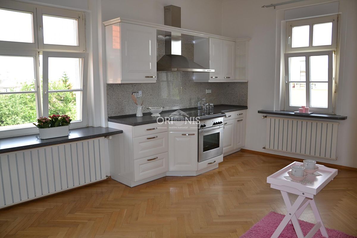 Prodej vily 626 m², pozemek 618 m² – fotografie 3