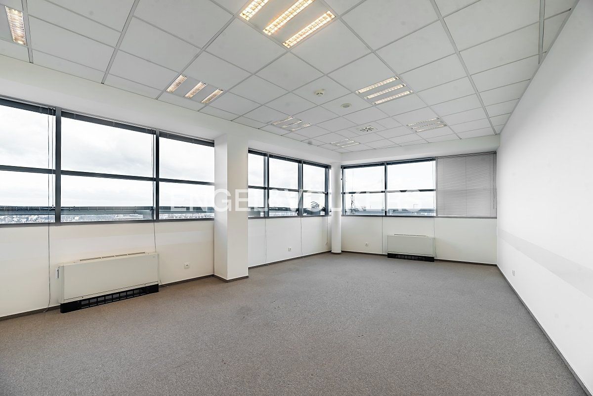 Pronájem kanceláře 504 m² – fotografie 3