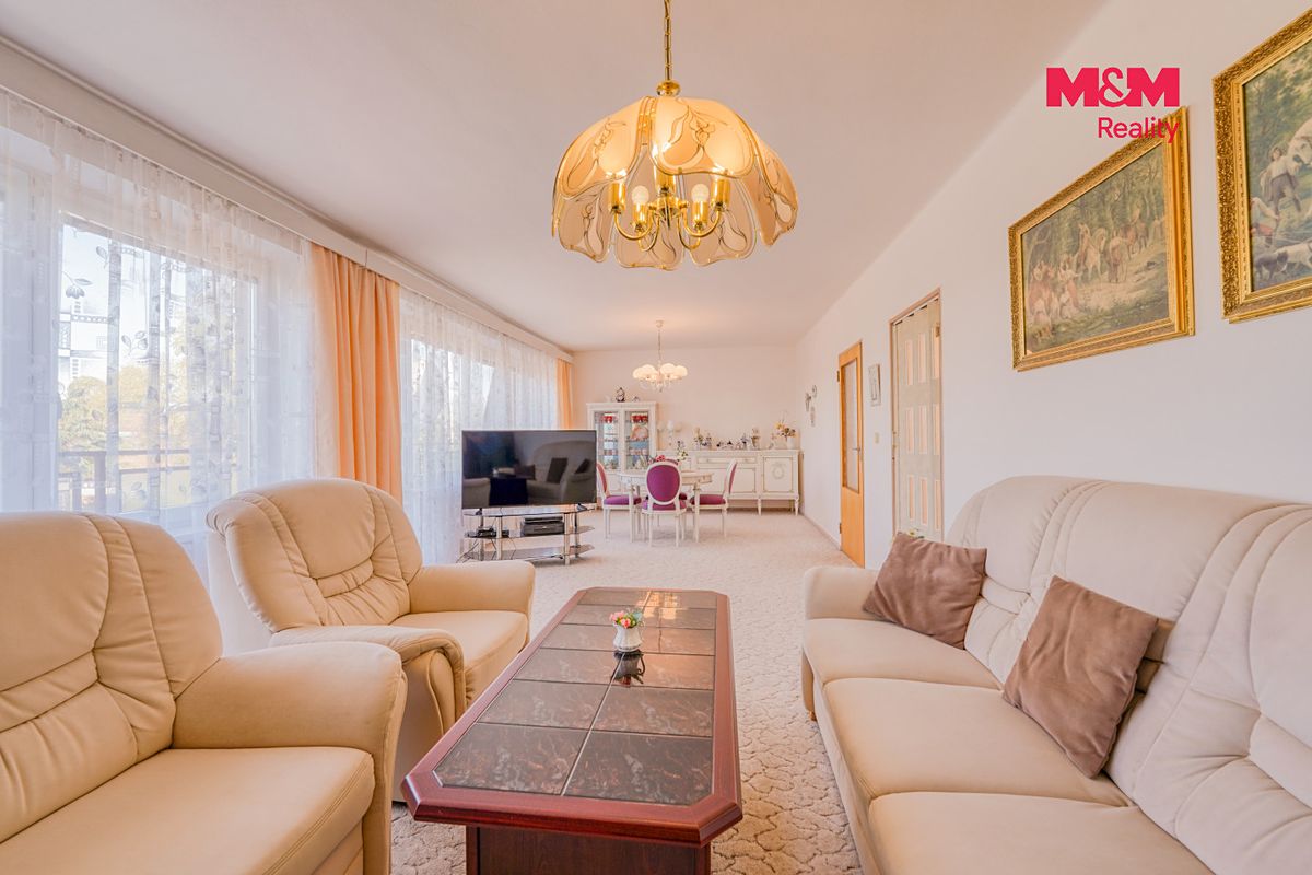 Prodej rodinného domu 230 m², pozemek 817 m² – fotografie 3