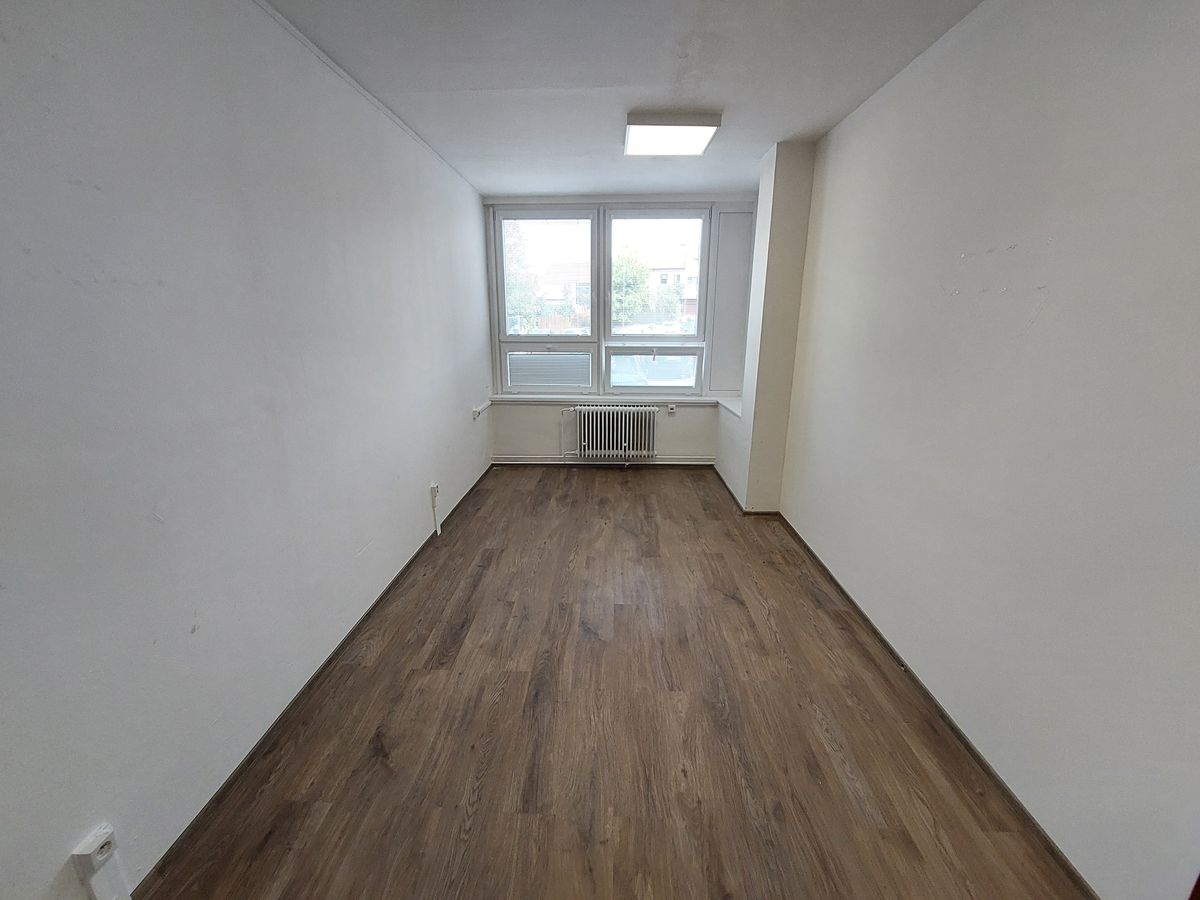 Pronájem kanceláře 32 m² – fotografie 2
