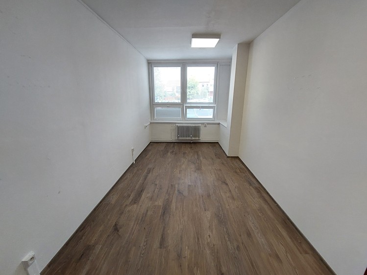 Pronájem komerčního prostoru, 32 m² (2 z 7)