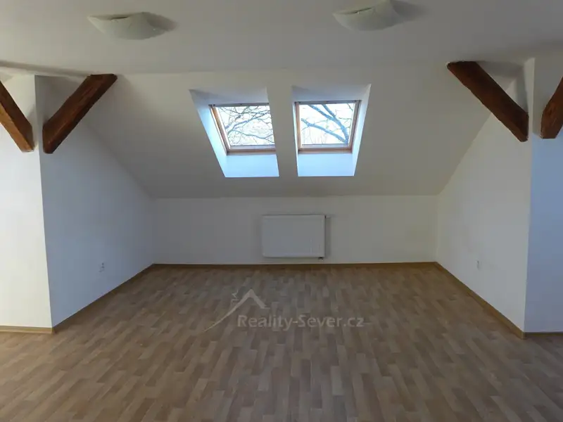 Pronájem bytu 1+1 64 m², Nový Bor – náhled fotky 3