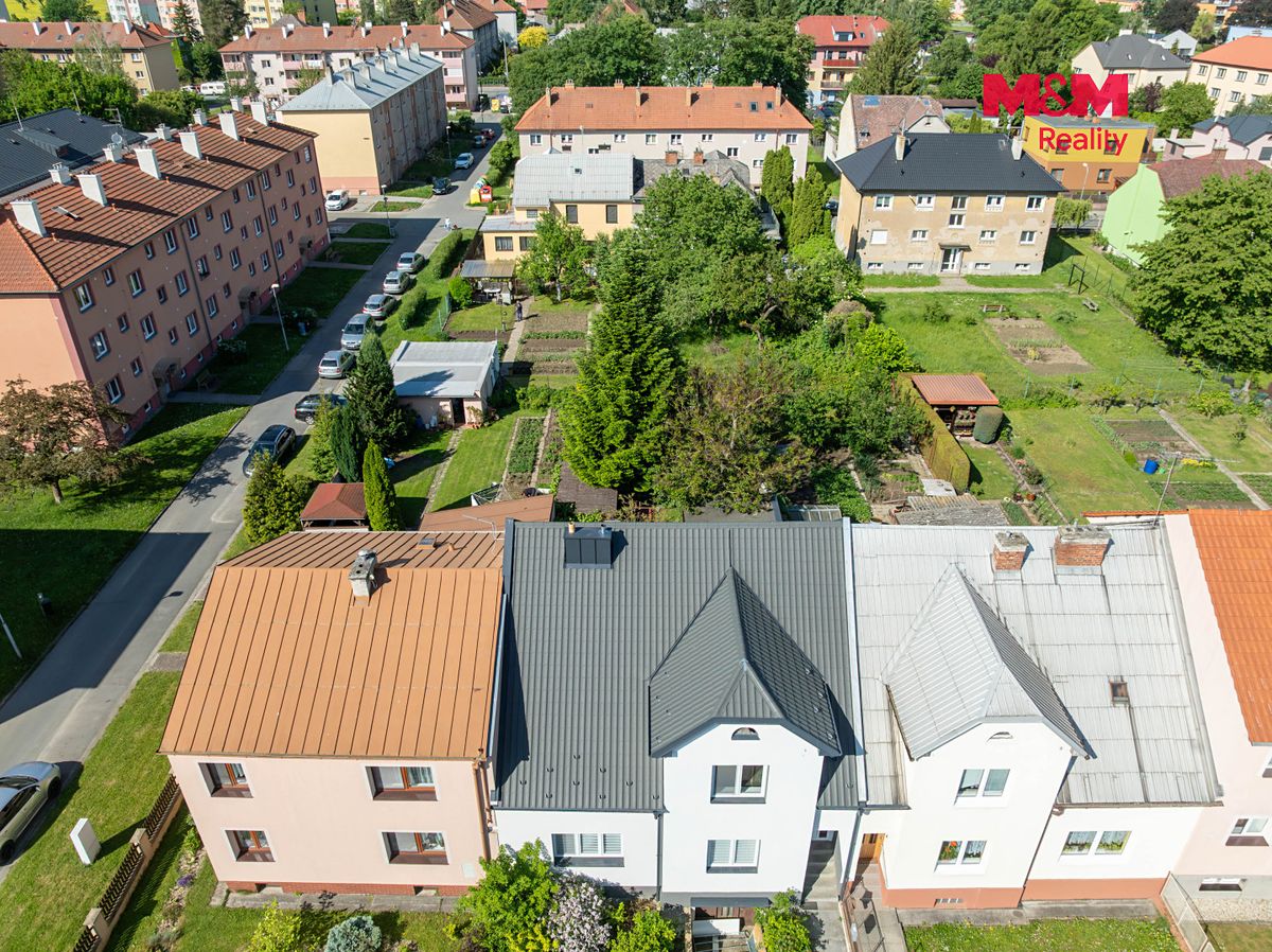 Prodej rodinného domu 160 m², pozemek 398 m² – fotografie 2