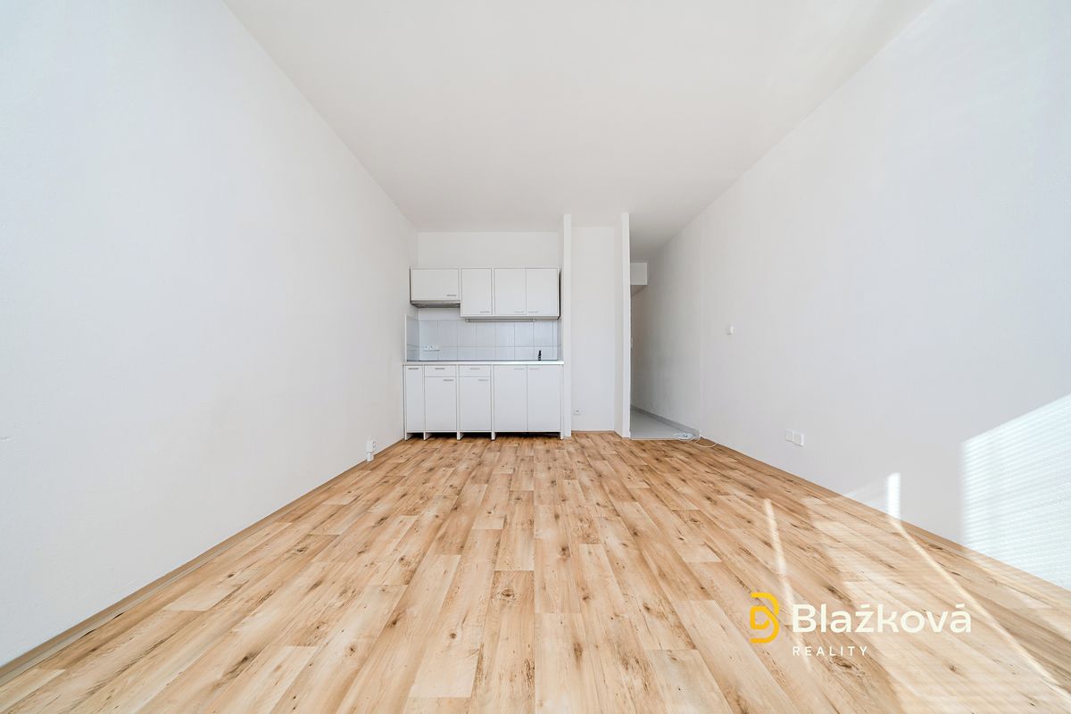 Pronájem bytu 1+kk 27 m² – fotografie 2