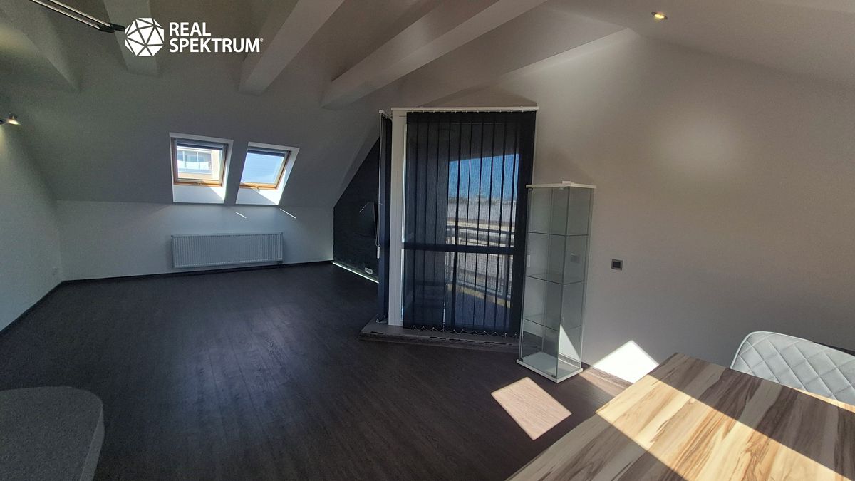Pronájem bytu 2+kk 74 m² – fotografie 3