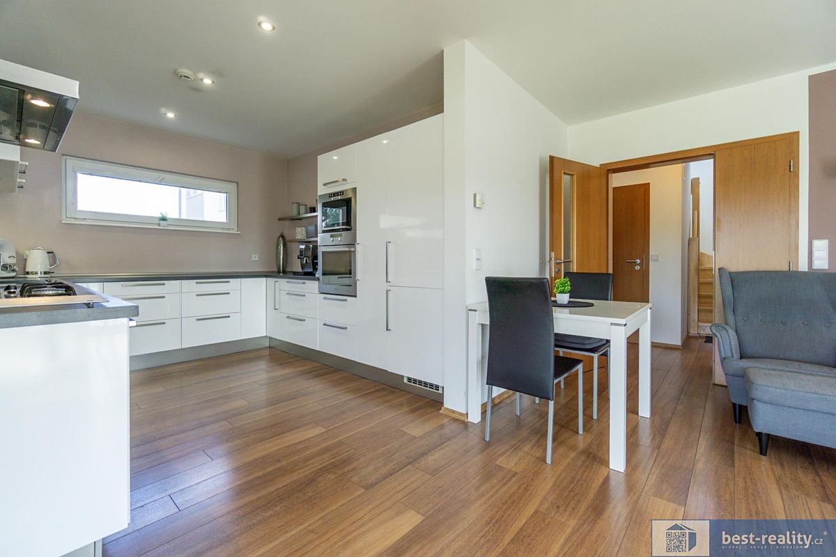 Prodej rodinného domu 146 m², pozemek 811 m² – fotografie 5