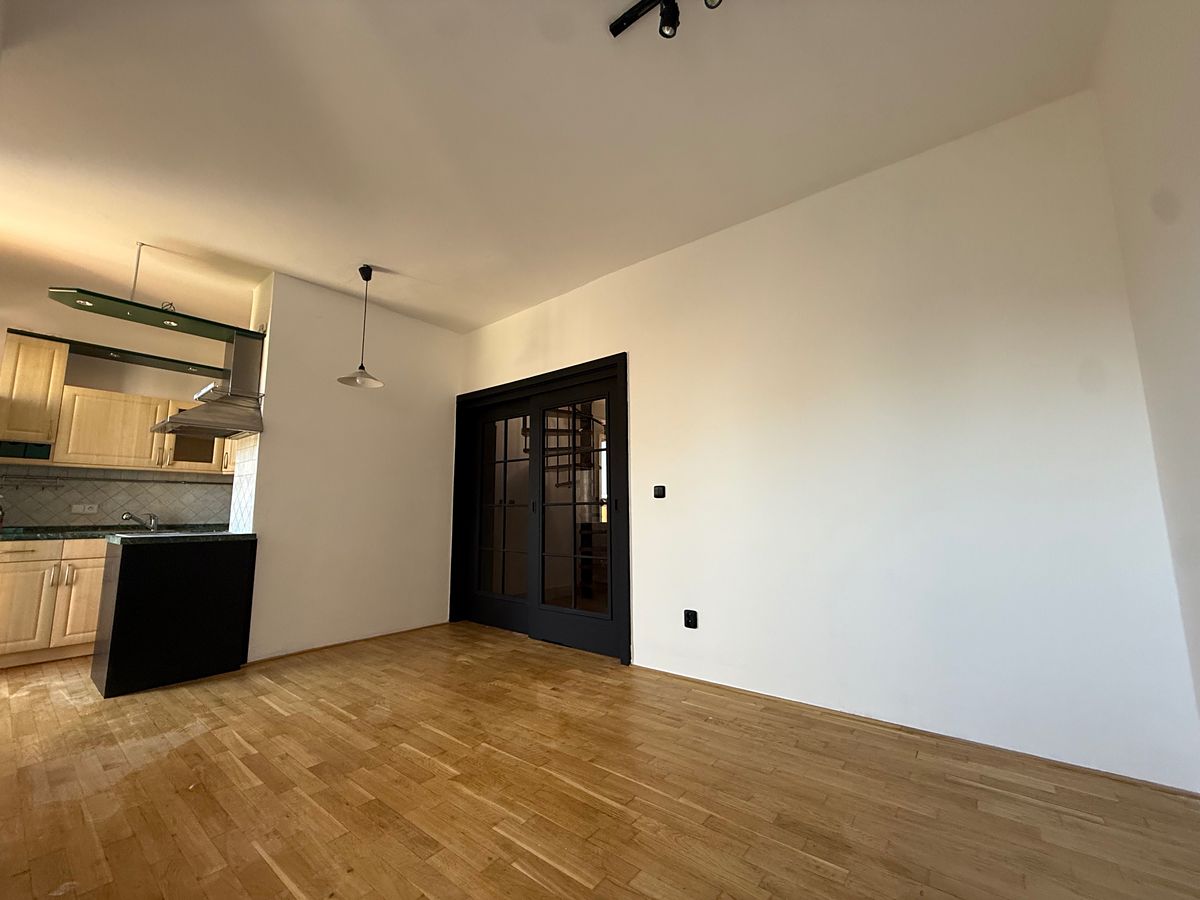Pronájem bytu 3+kk 98 m² – fotografie 2