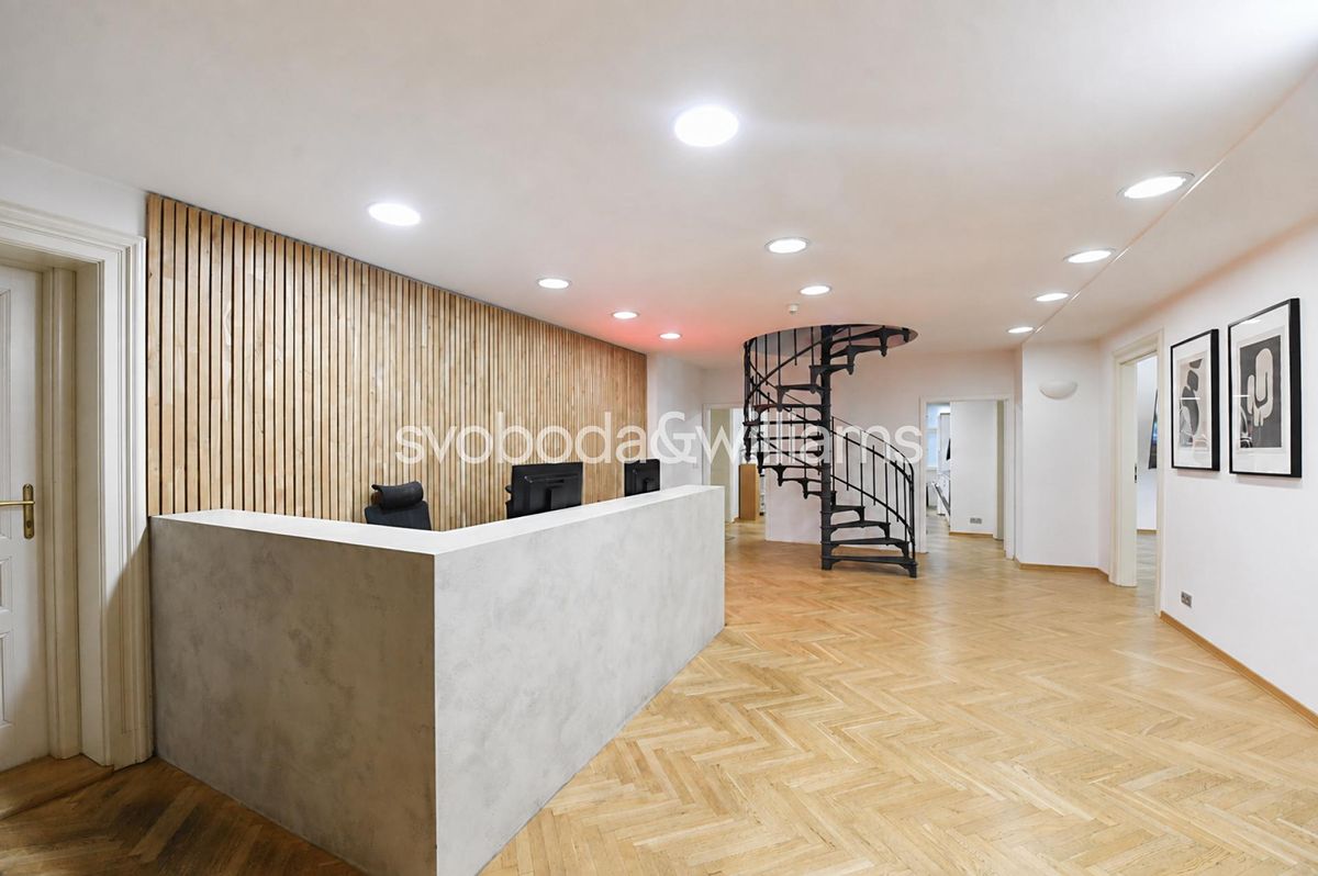 Pronájem kanceláře 466 m² – fotografie 2