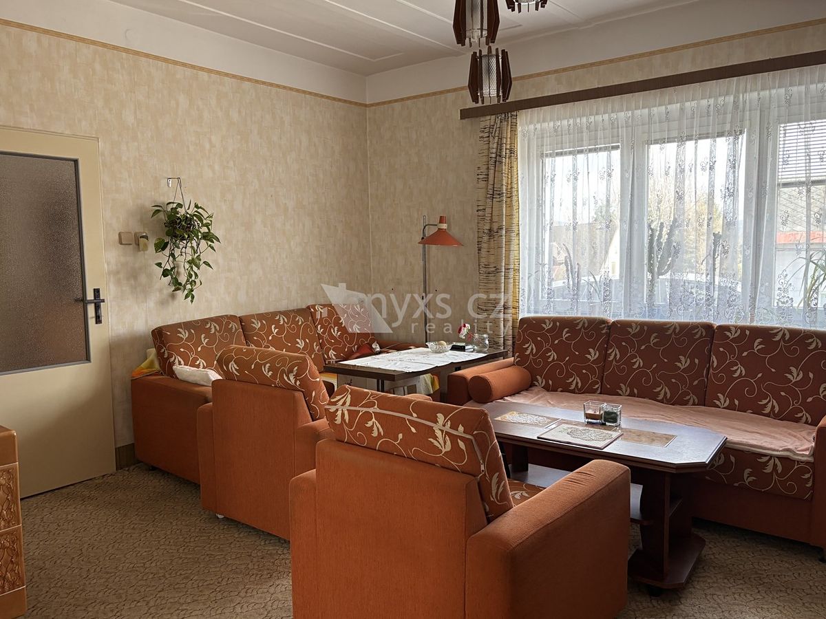 Prodej rodinného domu 162 m², pozemek 1077 m² – fotografie 4