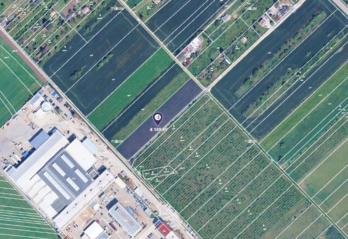 Prodej komerčního pozemku 4169 m²