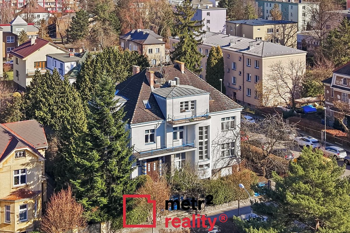 Prodej vily 678 m², pozemek 984 m²